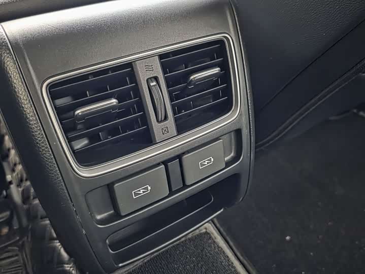 Фото 19 - Honda Accord