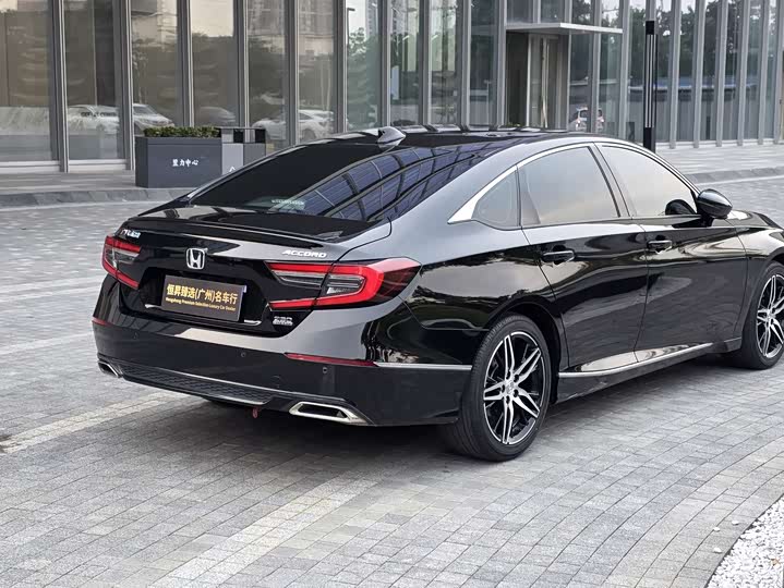 Фото 4 - Honda Accord