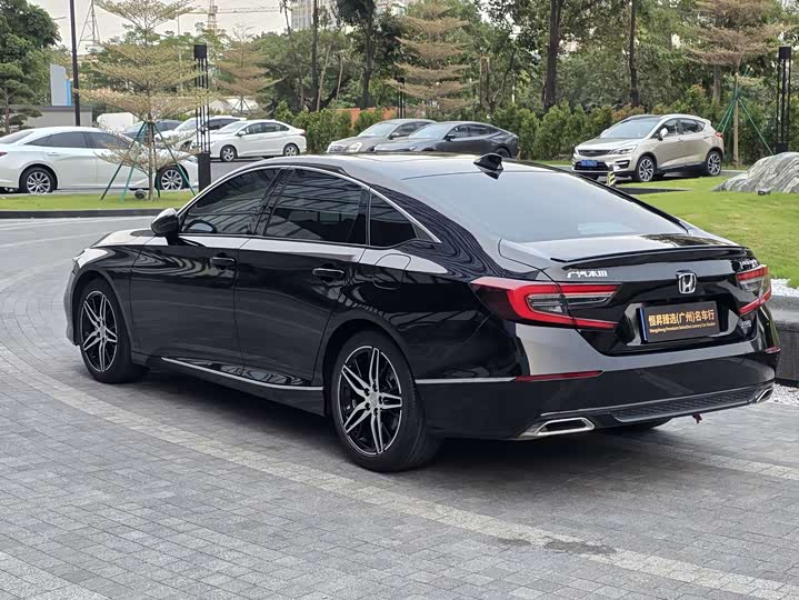 Фото 6 - Honda Accord