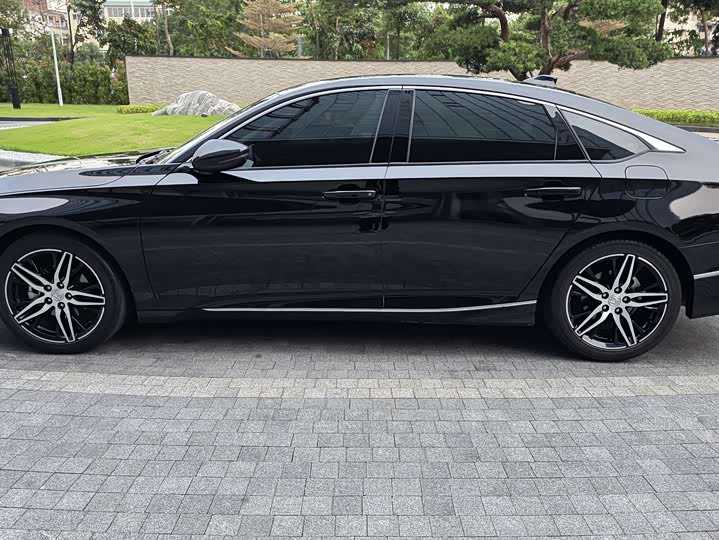 Фото 7 - Honda Accord