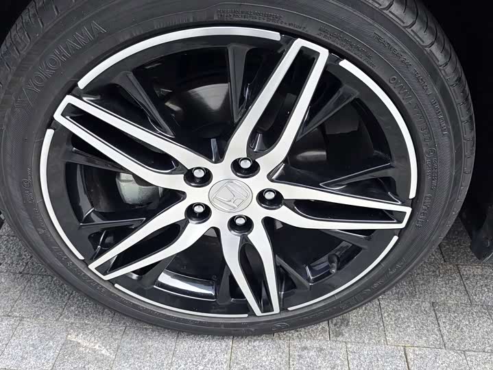 Фото 8 - Honda Accord