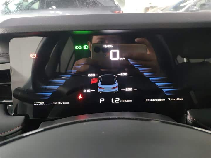 Фото 12 - Roewe i5