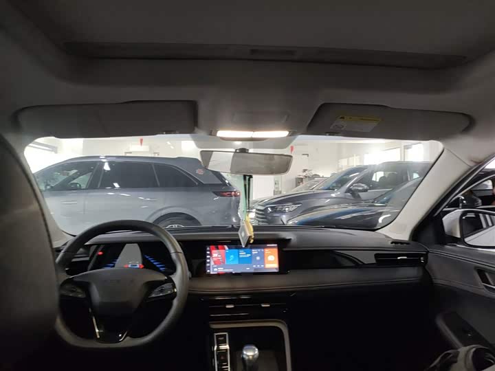 Фото 18 - Roewe i5