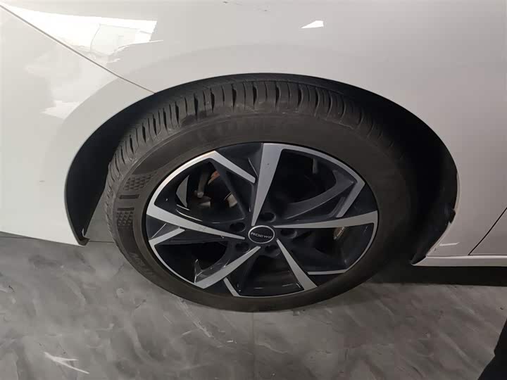 Фото 23 - Roewe i5