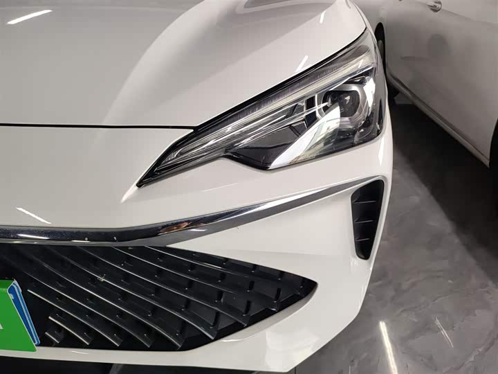 Фото 24 - Roewe i5