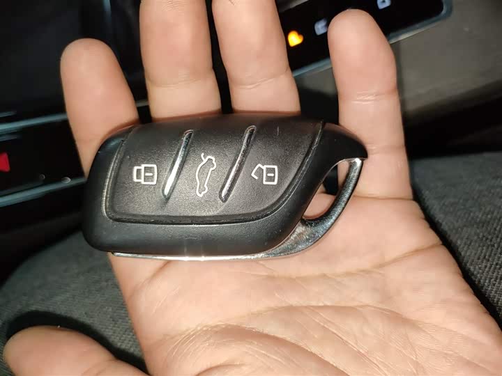 Фото 9 - Roewe i5