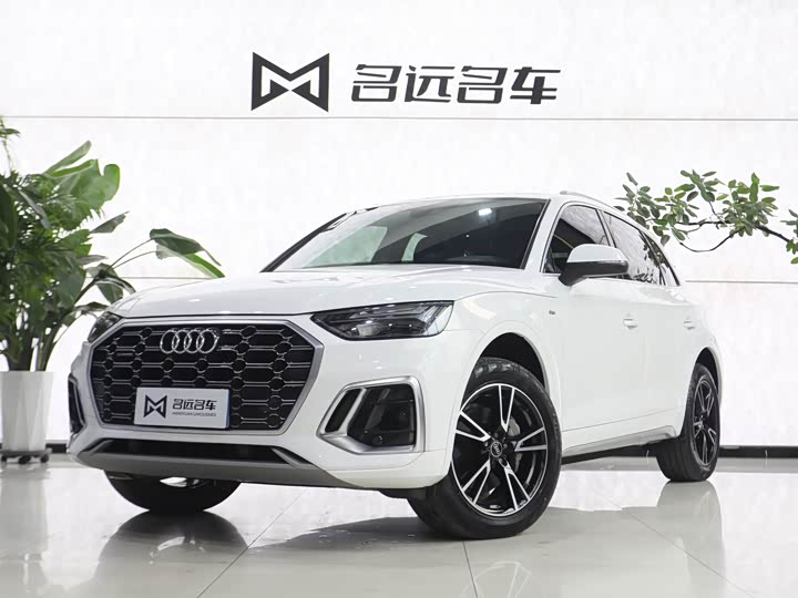 Фото 1 - Audi Q5L