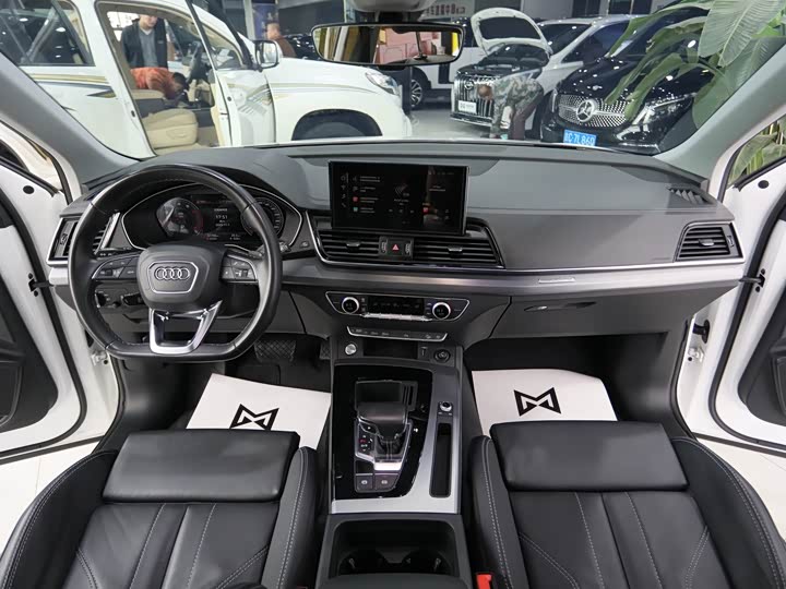 Фото 11 - Audi Q5L