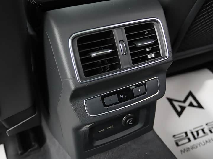 Фото 13 - Audi Q5L