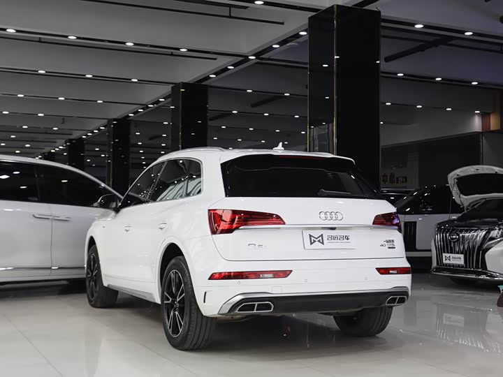 Фото 14 - Audi Q5L