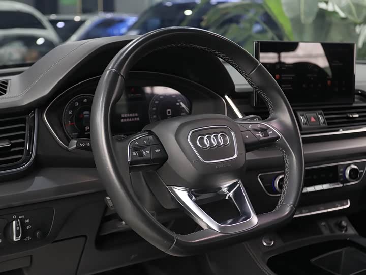 Фото 6 - Audi Q5L