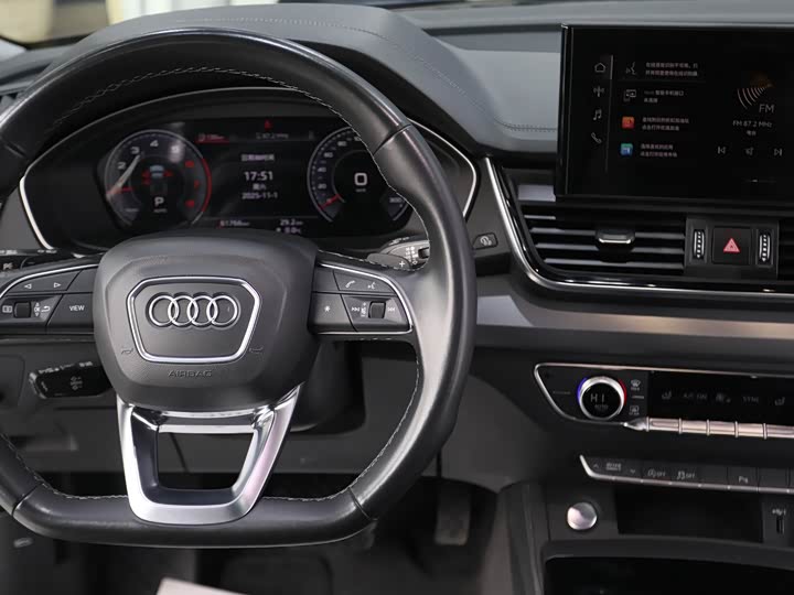 Фото 9 - Audi Q5L
