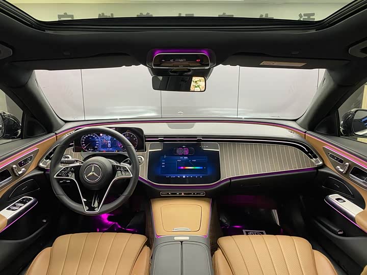 Фото 10 - Mercedes-Benz E-Class