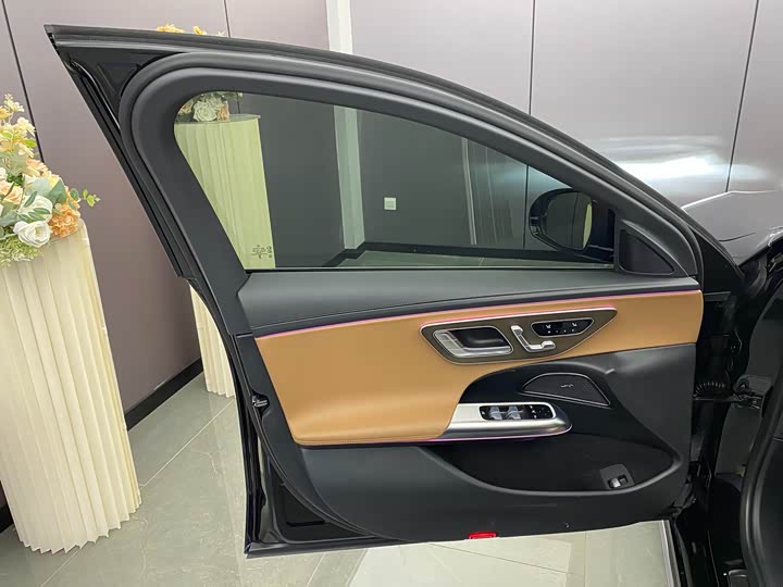 Фото 11 - Mercedes-Benz E-Class