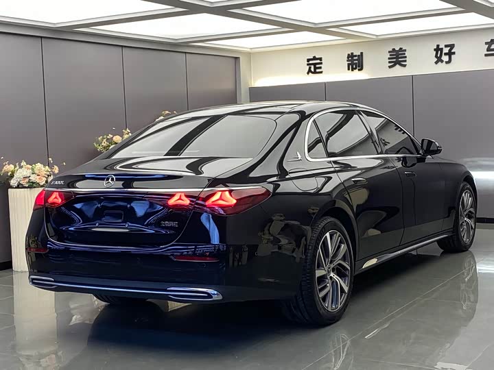 Фото 14 - Mercedes-Benz E-Class