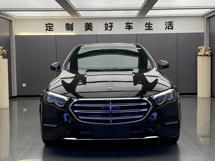 Фото 2 - Mercedes-Benz E-Class