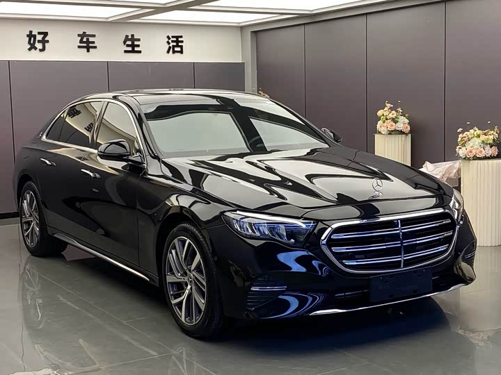 Фото 3 - Mercedes-Benz E-Class