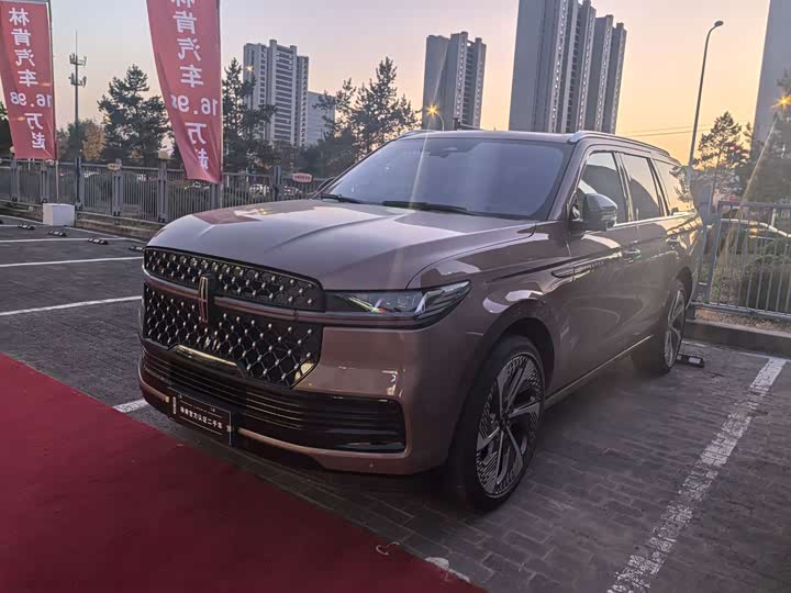 Фото 1 - Lincoln Navigator