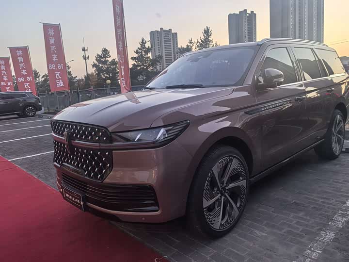 Фото 10 - Lincoln Navigator