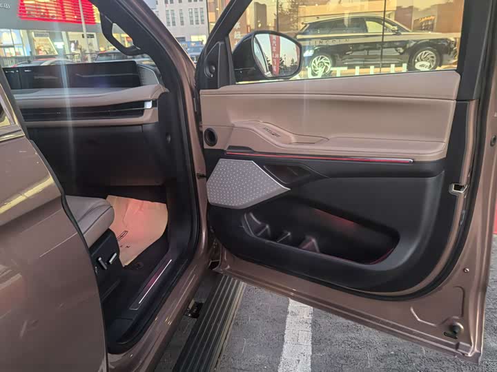 Фото 12 - Lincoln Navigator