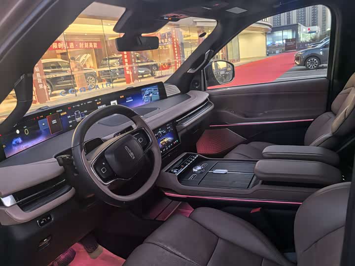 Фото 3 - Lincoln Navigator