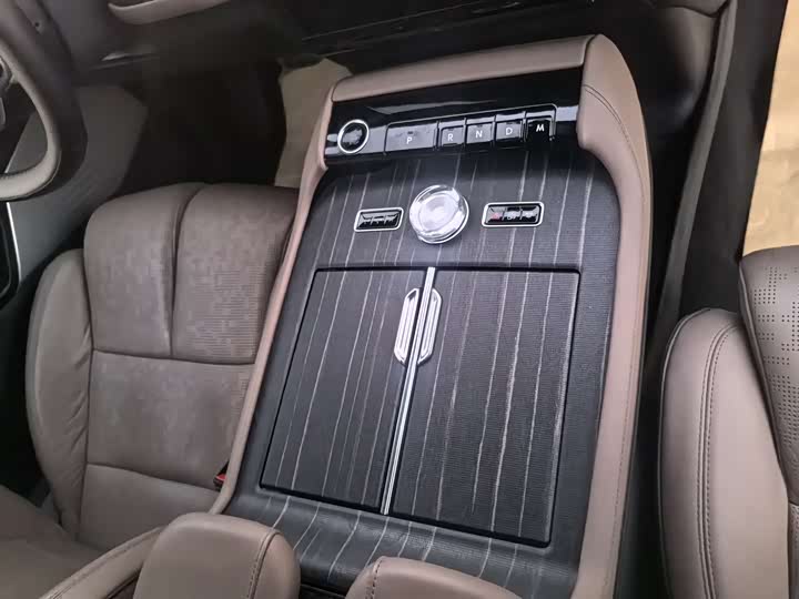 Фото 6 - Lincoln Navigator