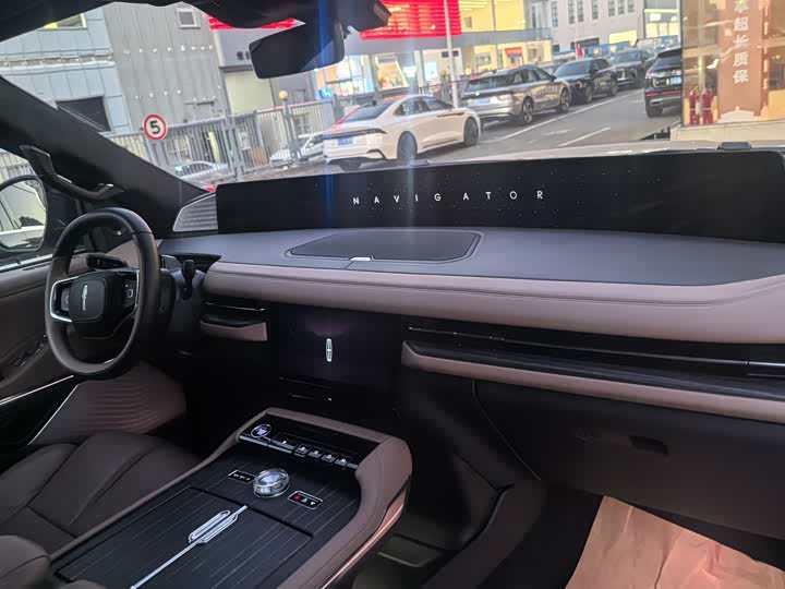 Фото 8 - Lincoln Navigator