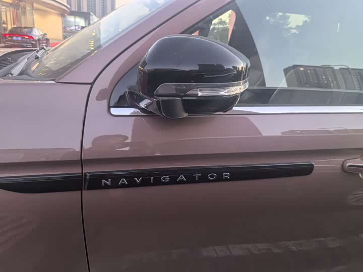 Фото 9 - Lincoln Navigator