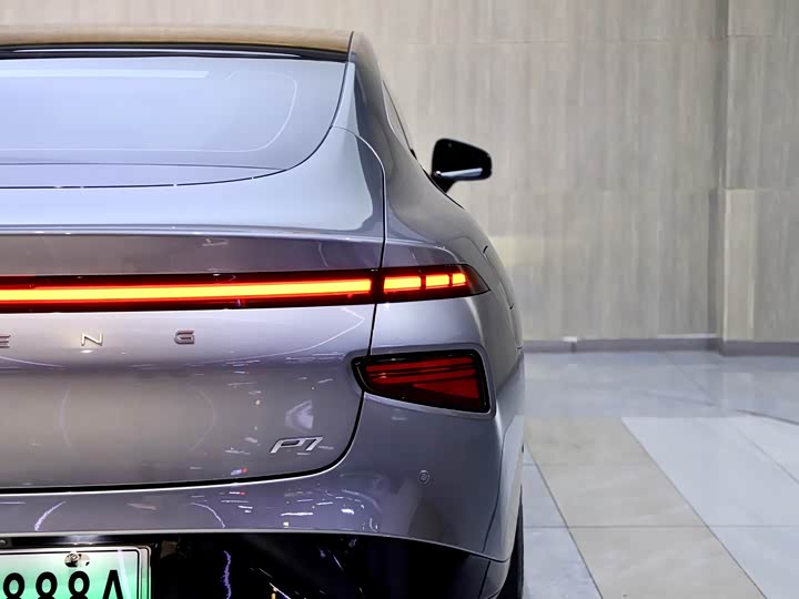 Фото 10 - XPeng P7