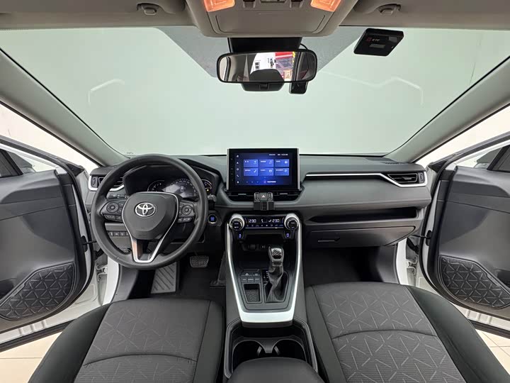 Фото 11 - Toyota RAV4