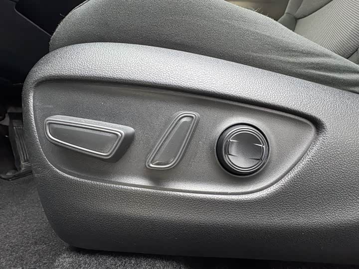 Фото 14 - Toyota RAV4