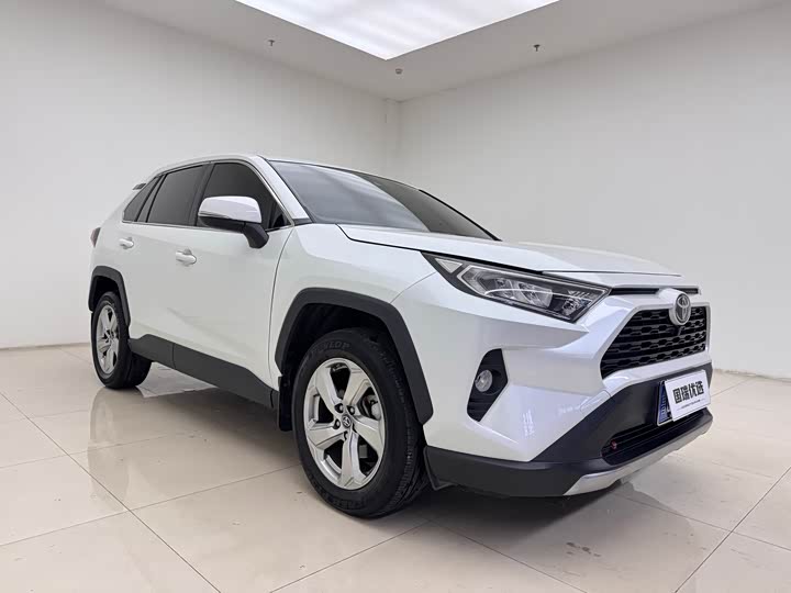 Фото 3 - Toyota RAV4