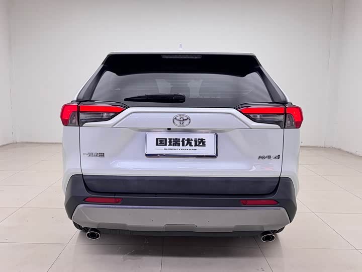 Фото 5 - Toyota RAV4