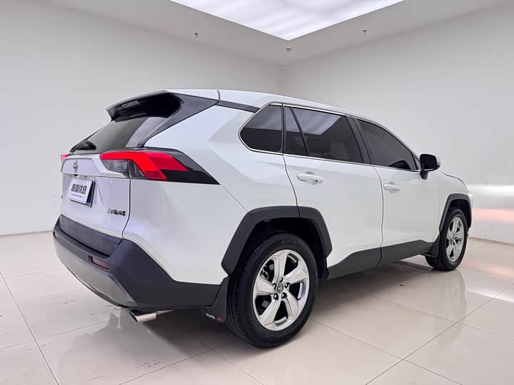 Фото 6 - Toyota RAV4