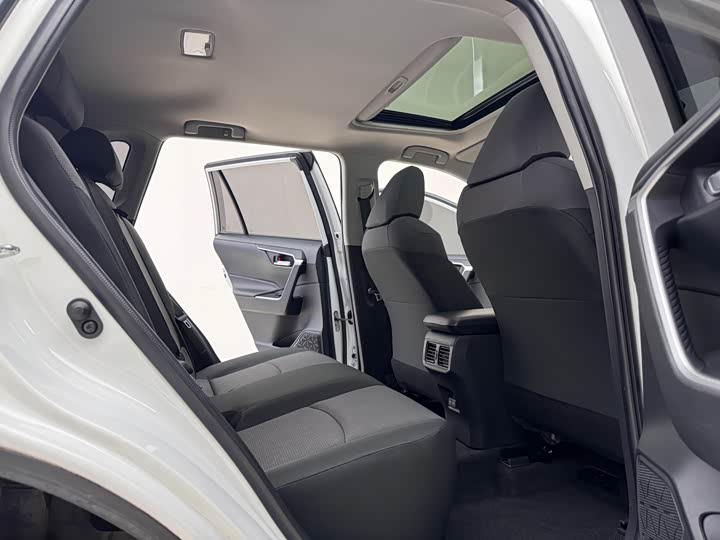 Фото 9 - Toyota RAV4