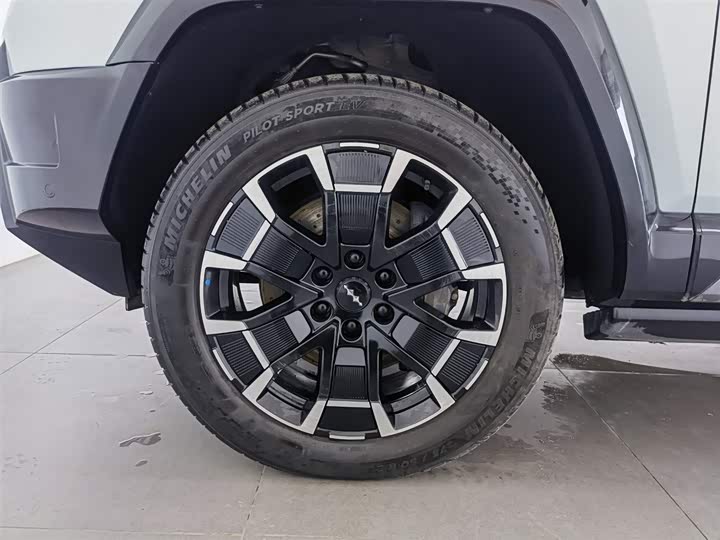 Фото 17 - BYD FangChengBao Leopard 8