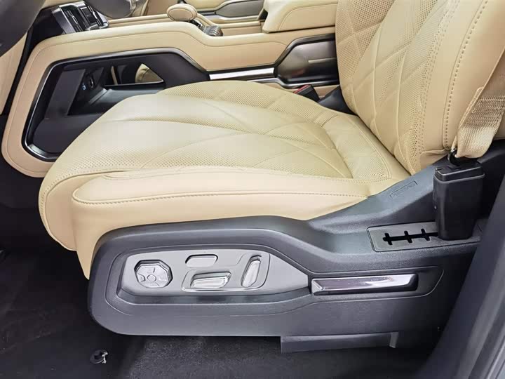 Фото 20 - BYD FangChengBao Leopard 8