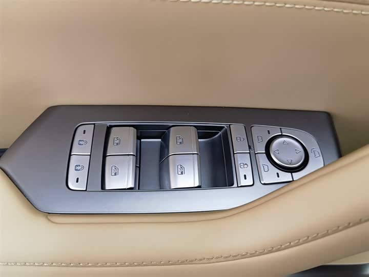 Фото 9 - BYD FangChengBao Leopard 8