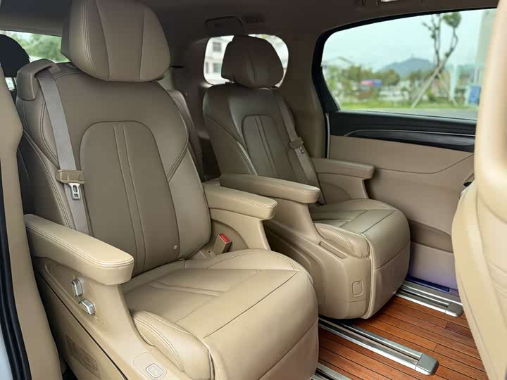 Фото 11 - Buick GL8 ES