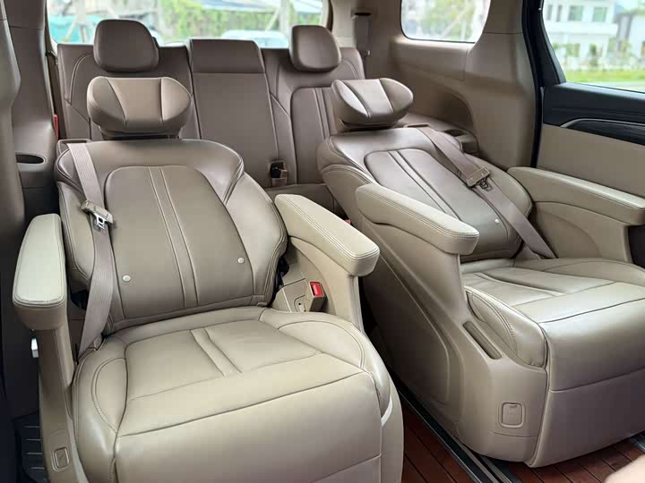 Фото 12 - Buick GL8 ES