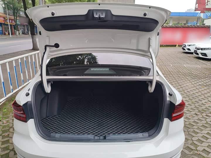 Фото 19 - Volkswagen Lavida