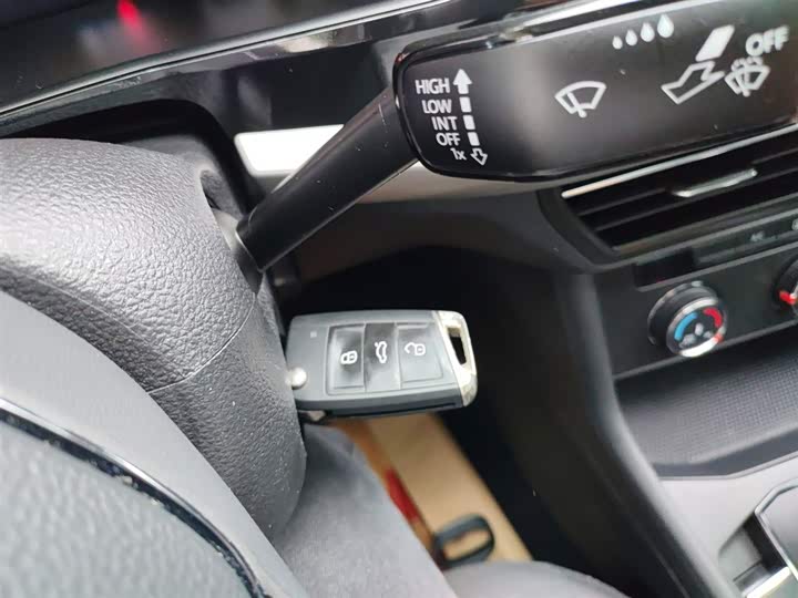 Фото 9 - Volkswagen Lavida