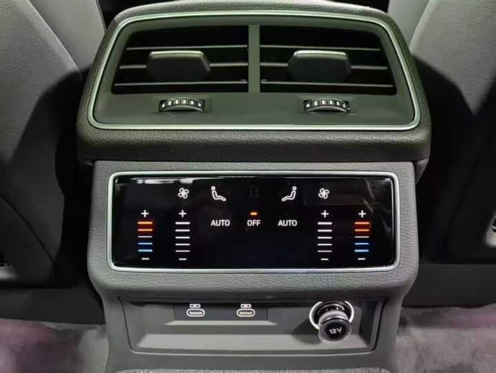 Фото 12 - Audi A6L