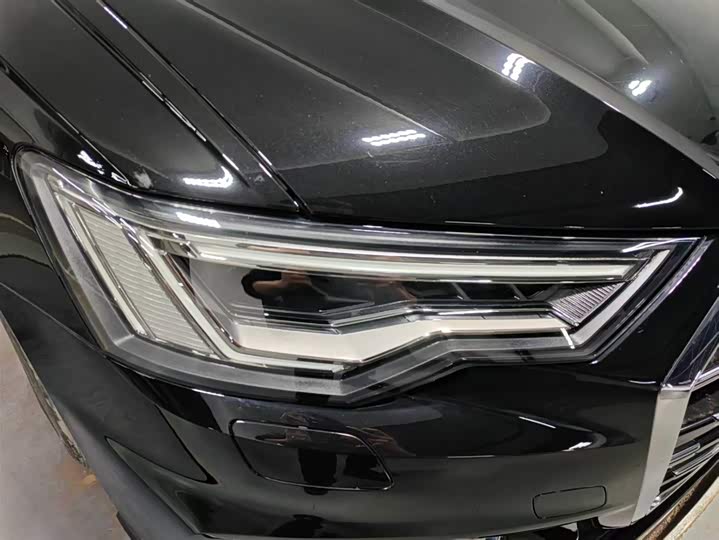 Фото 13 - Audi A6L