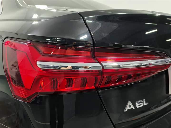 Фото 14 - Audi A6L