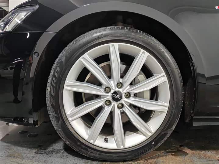 Фото 15 - Audi A6L