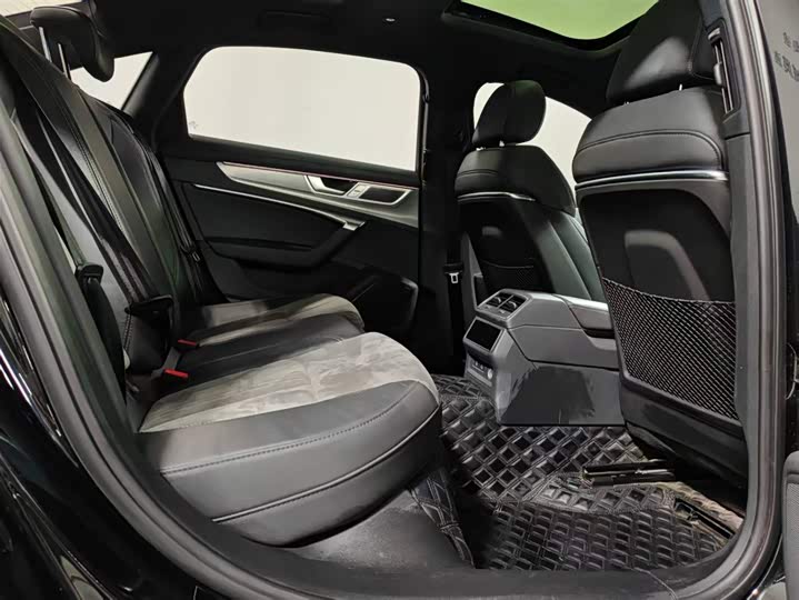 Фото 6 - Audi A6L