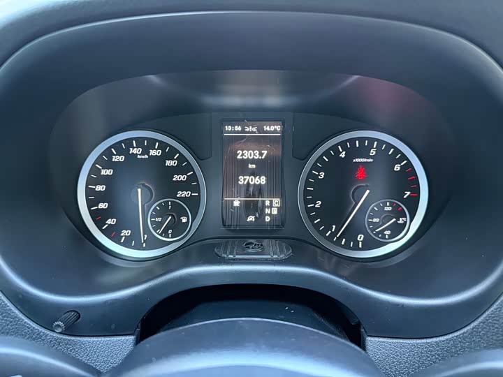 Фото 8 - Mercedes-Benz Vito