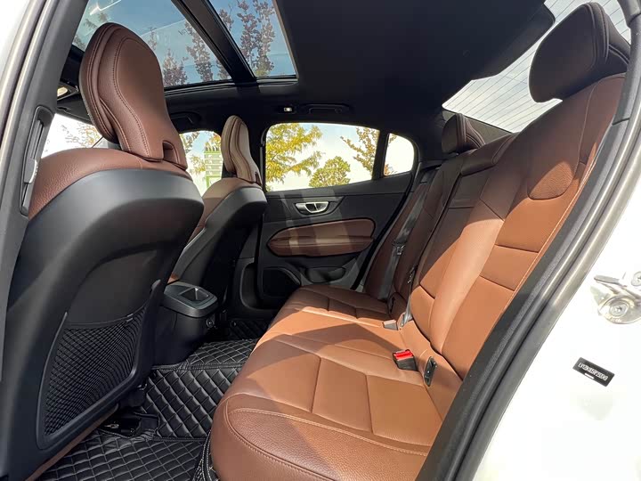 Фото 14 - Volvo S60