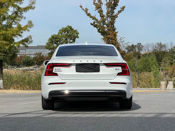 Фото 18 - Volvo S60